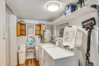 Palm Cottage: Walk to Darien Waterfront & Fort - WiFi