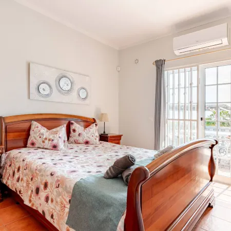 Charming villa with 3 bedrooms and sea view