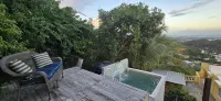 Hilltop Getaway with Huge Terrace - สระว่ายน้ำส่วนตัว
