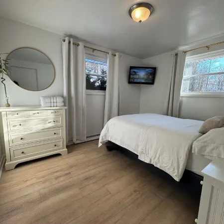 Keystone Country Home- Charming 3-bedroom farmhouse nestled in the hills of PA