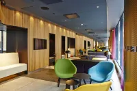 Vox Hotel - parkir