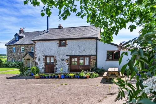 Stunning Bamburgh Coast Apartment - 3-Star