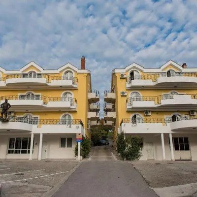 Hotel Crnogorska Kuća Ribnica Bridge (Most na Ribnici)周辺のホテル