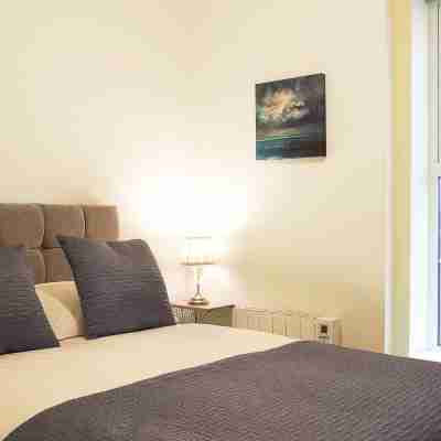 Blue Door Apartments Rooms