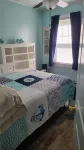 Single Family Beach Home steps away from the beautiful Sylvan Beach - Wifi