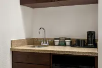 SpringHill Suites Dulles Airport - Airport Shuttle