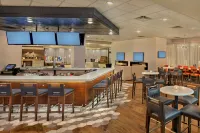 DoubleTree by Hilton Little Rock - bar