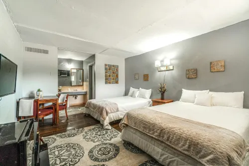 OYO Holiday Capri Motel & RV Park - 2-Star