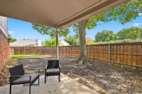 Modern Frisco Retreat 3BR House - 2-Star