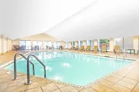 手指湖旅館及套房 - 停車場