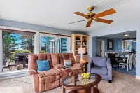 Deck + Fire Pit: Waterfront Lake Michigan Escape -  Privatzimmer