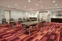 Home2 Suites by Hilton Eau Claire South - Parkplatz