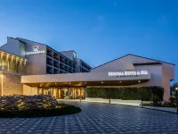Portola Hotel & Spa Hotels near Casa Serrano