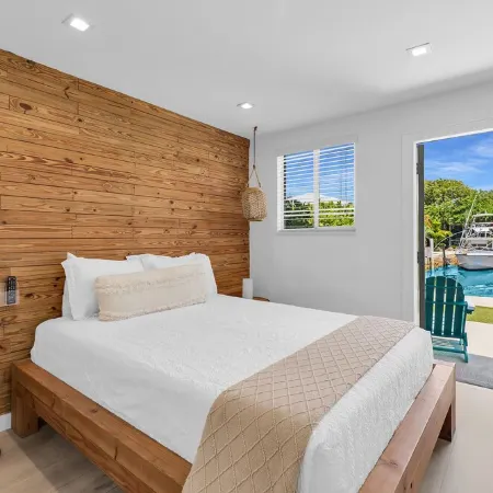 4. Cozy Key Largo Waterfront Studio  Dive