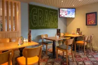 The Raven’s Cliff Lodge by Marston's Inns - breakfast