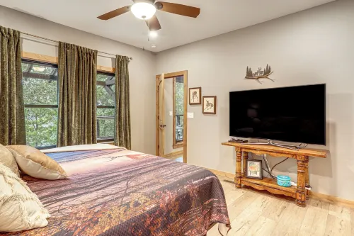 Lake Views & Golf Access at Secluded Drasco Lodge - 2-Star