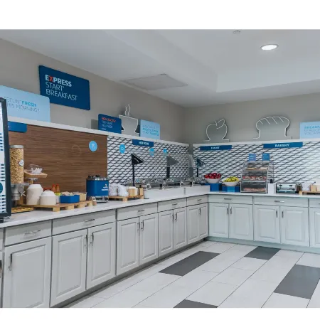 Holiday Inn Express & Suites LAGRANGE by IHG