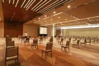 MS Milenium Monterrey, Curio Collection by Hilton - Boutique