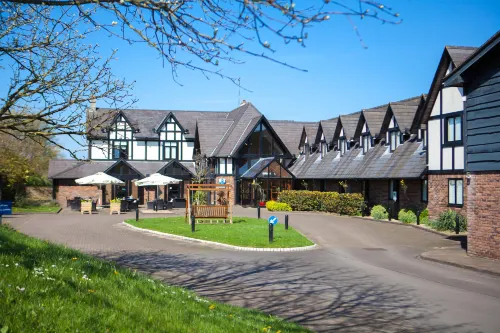 Best Western Bristol North the Gables Hotel - parking