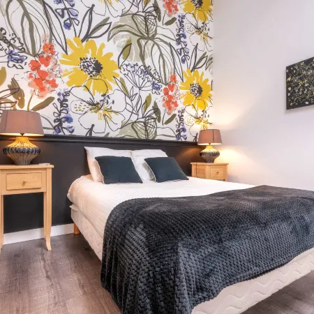 Stylish loft-style flat, right in the centre of Bethune, with a terrace - Hotels in Béthune