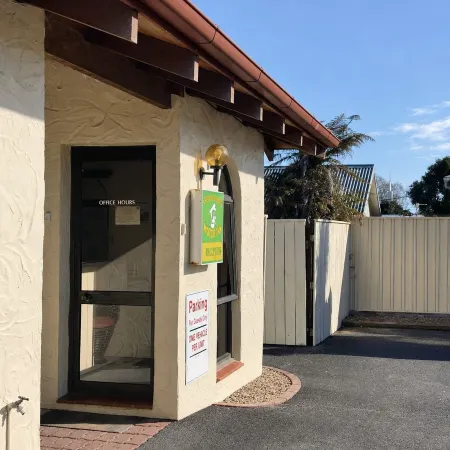 Captains Quarters Motor Inn