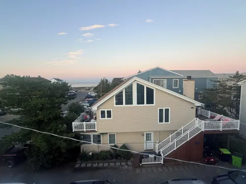 Ocean Block Single Family Home - Open Floor Plan & Pet Friendly! - 3-Star