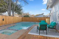 Haven House King Bed Backyard Pool - badewanne