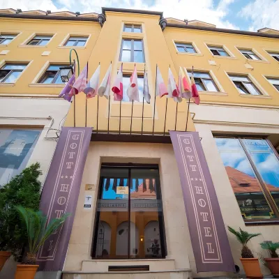 Hotel Gott Hotels near First Romanian School Museum