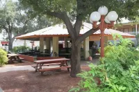 Family Garden Inn & Suites - Layanan Antar-Jemput
