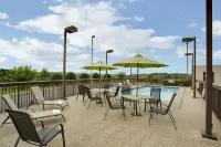 Hampton Inn Cullman - Pools