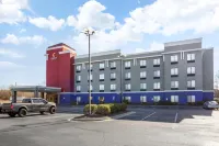Comfort Suites Wilson - I - 95 - parking