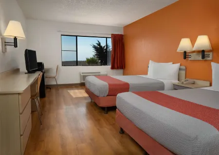 Motel 6 San Simeon, CA - Hearst Castle Area Отели рядом с достопримечательностью «Friends Of The Elephant Seal»