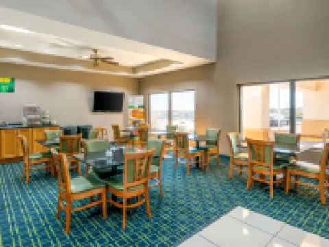 Quality Inn & Suites - Jefferson City Hotels in Cole County