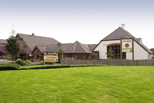 Premier Inn Bromsgrove Central فنادق في Catshill and North Marlbrook