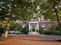 The Vanderbilt, Auberge Resorts Collection Hotel in zona The Breakers