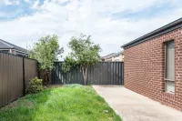 5Br Luxury House 20 Min to CBD Spacious Living