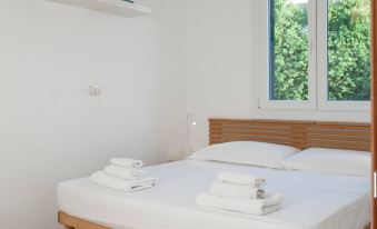 Apartment 3 with Pool and Sea View