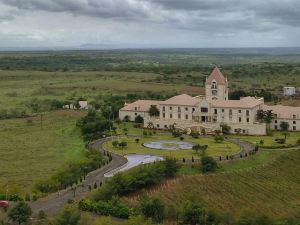 Resort at Four Seasons Winery & Vineyards