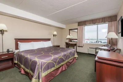 Super 8 by Wyndham Mississauga Hotels near Northeast Mississauga
