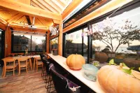 Hampyeong Woong's Hanok Pension Hotels in Hampyeong-gun