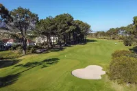Hermanus Lodge on the Green - Solar Power - parking