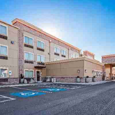 Best Western Plus Peppertree Airport Inn Hotel Exterior