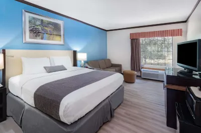 Baymont by Wyndham Hinesville Fort Stewart Area Hotels in Hinesville