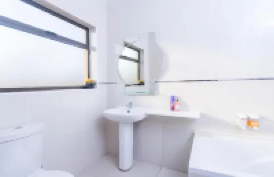 Ezulwini Guest House - Executive Double Room with Pool View, 2 Guests in Balito