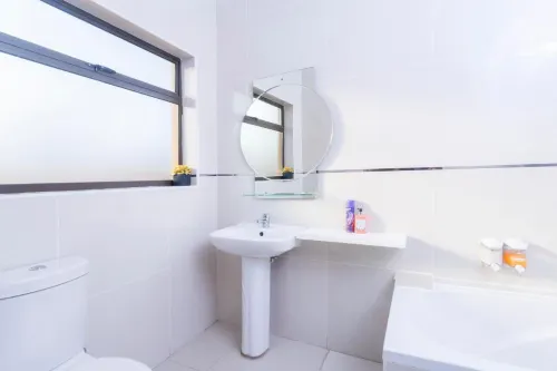 Ezulwini Guest House - Executive Double Room with Pool View, 2 Guests in Balito