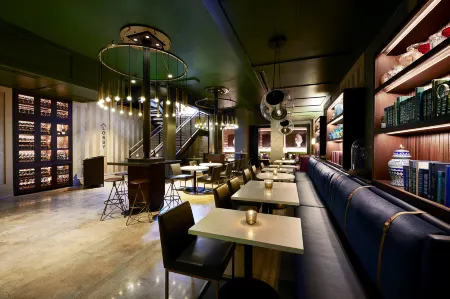 The Grady Отели рядом с достопримечательностью «Мост «Большой четвёрки»»