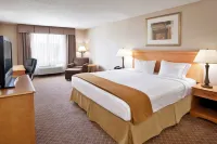 Holiday Inn Express & Suites Chesterfield - Selfridge Area فنادق في ماونت كليمنس