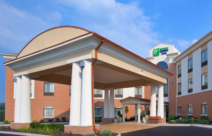 Holiday Inn Express & Suites AKRON REGIONAL AIRPORT AREA by IHG