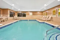 Holiday Inn Express & Suites BRADLEY AIRPORT by IHG - piscina