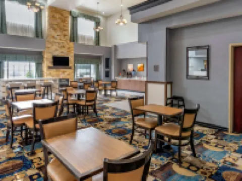 克洛維斯北部的舒適套房酒店 克洛維斯酒店